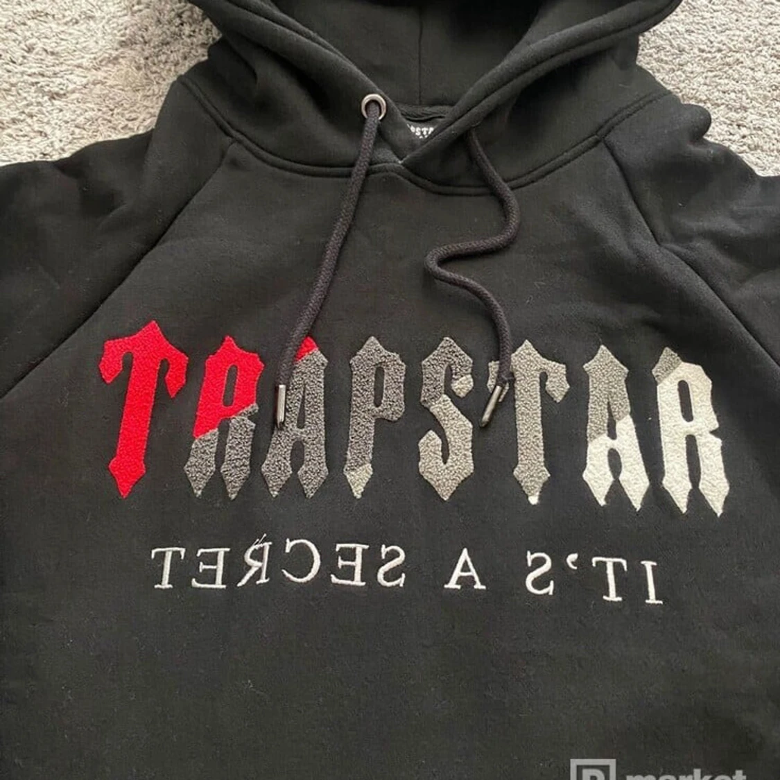 Svart hoodie och byxor från Trapstar - 1