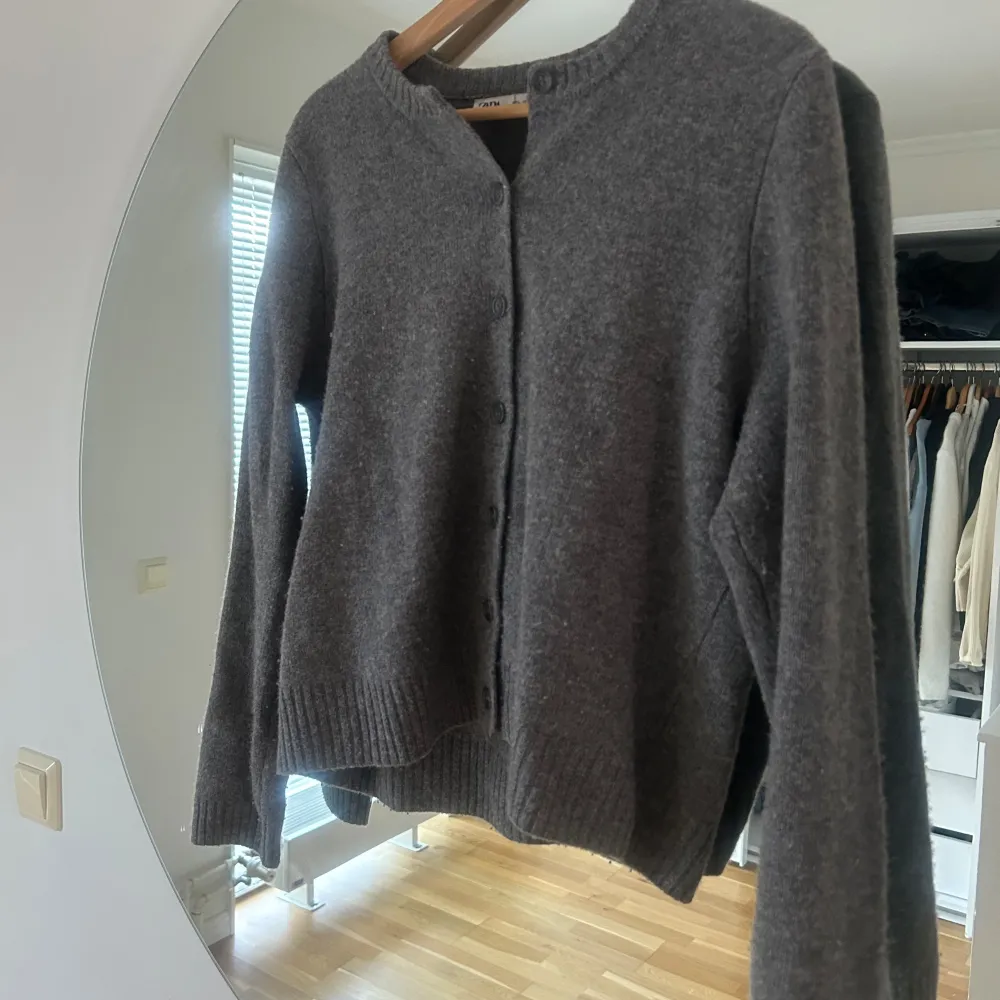 Säljer denna fina kofta från Zara. Neuletakit & Villapaidat.