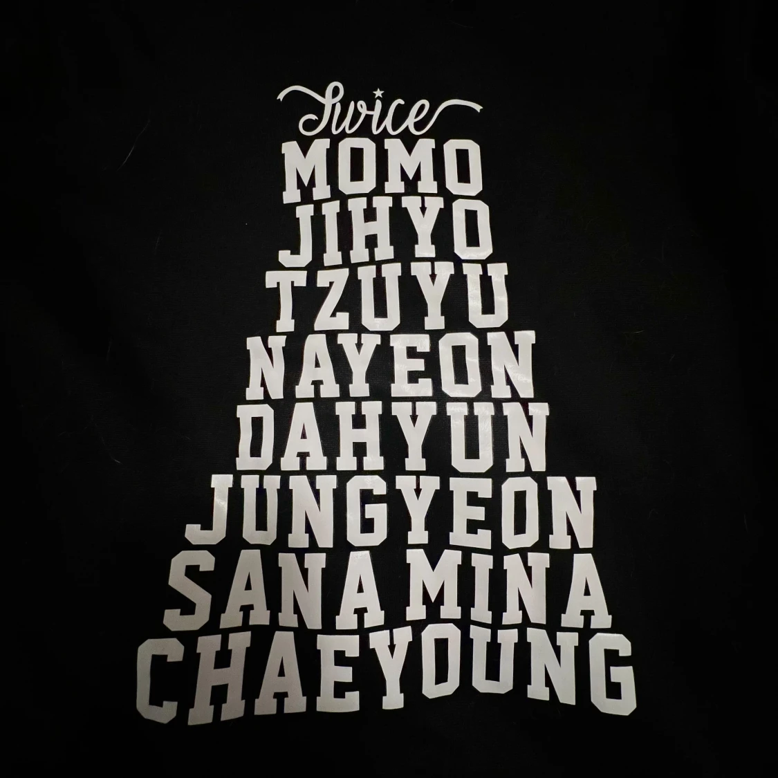 Svart TWICE hoodie - 1