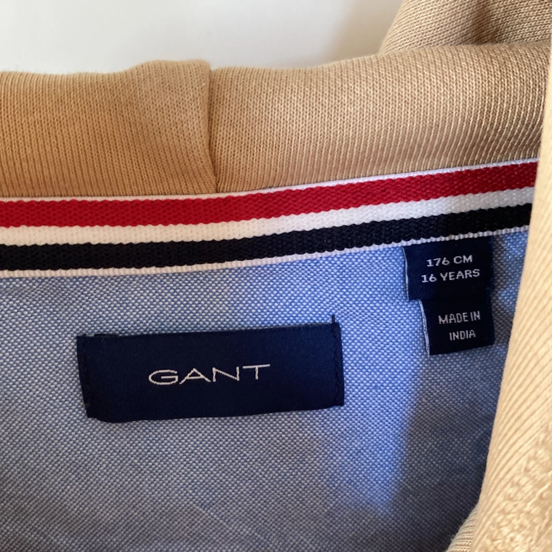 Beige hoodie från GANT - 2