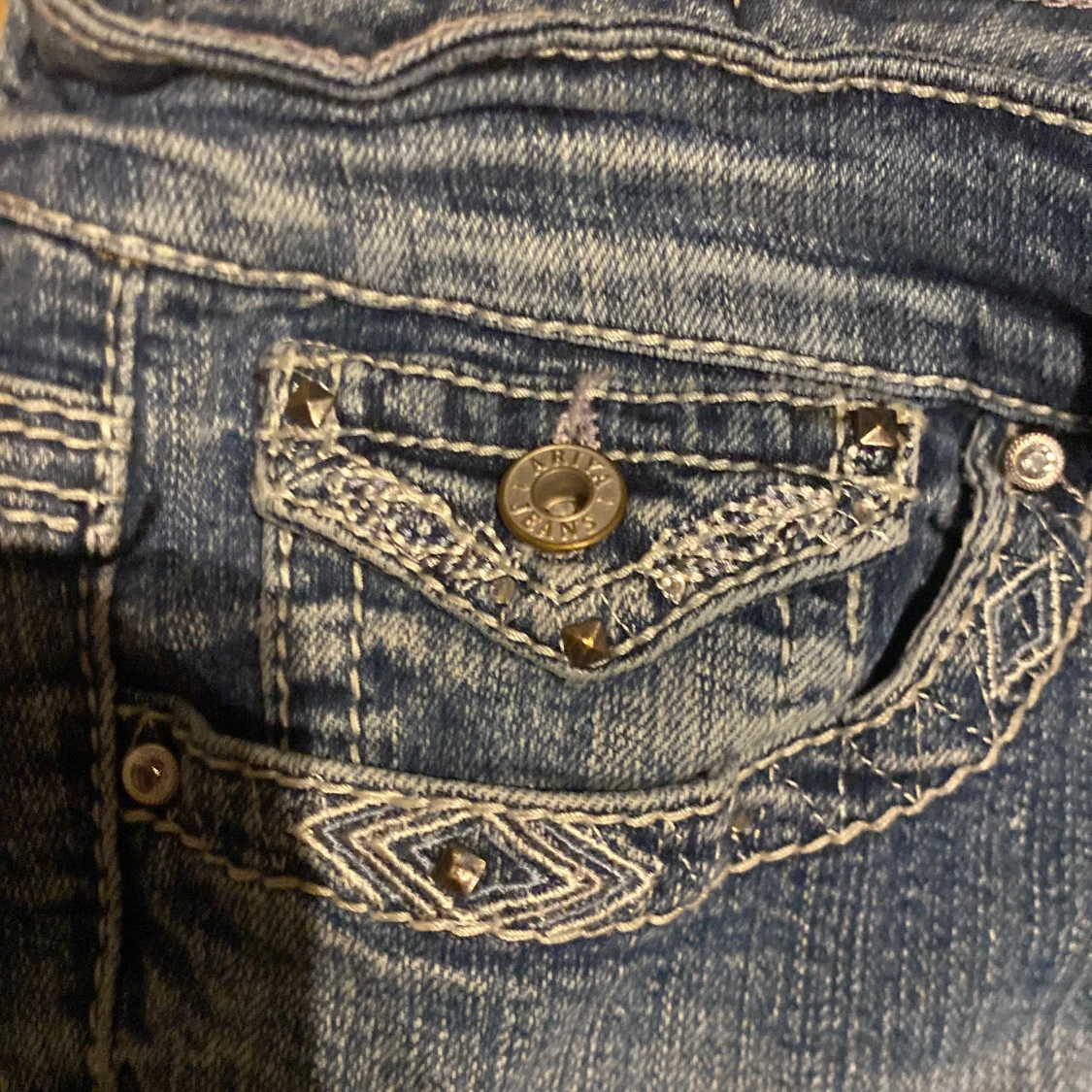 Blå Ariya jeans med broderade fickor - 4