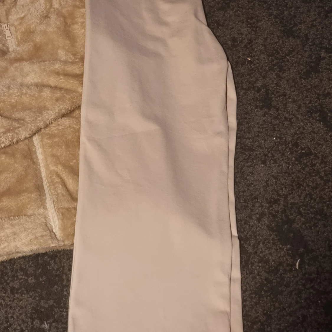 Beige byxor med leoparddetalj - 91