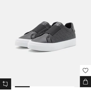 Calvin klein skor - Säljer mina calvin klein skor i storlek 36 pga att dom aldrig kommer till använding har endast använt dom en gång❤️nypris 1495 