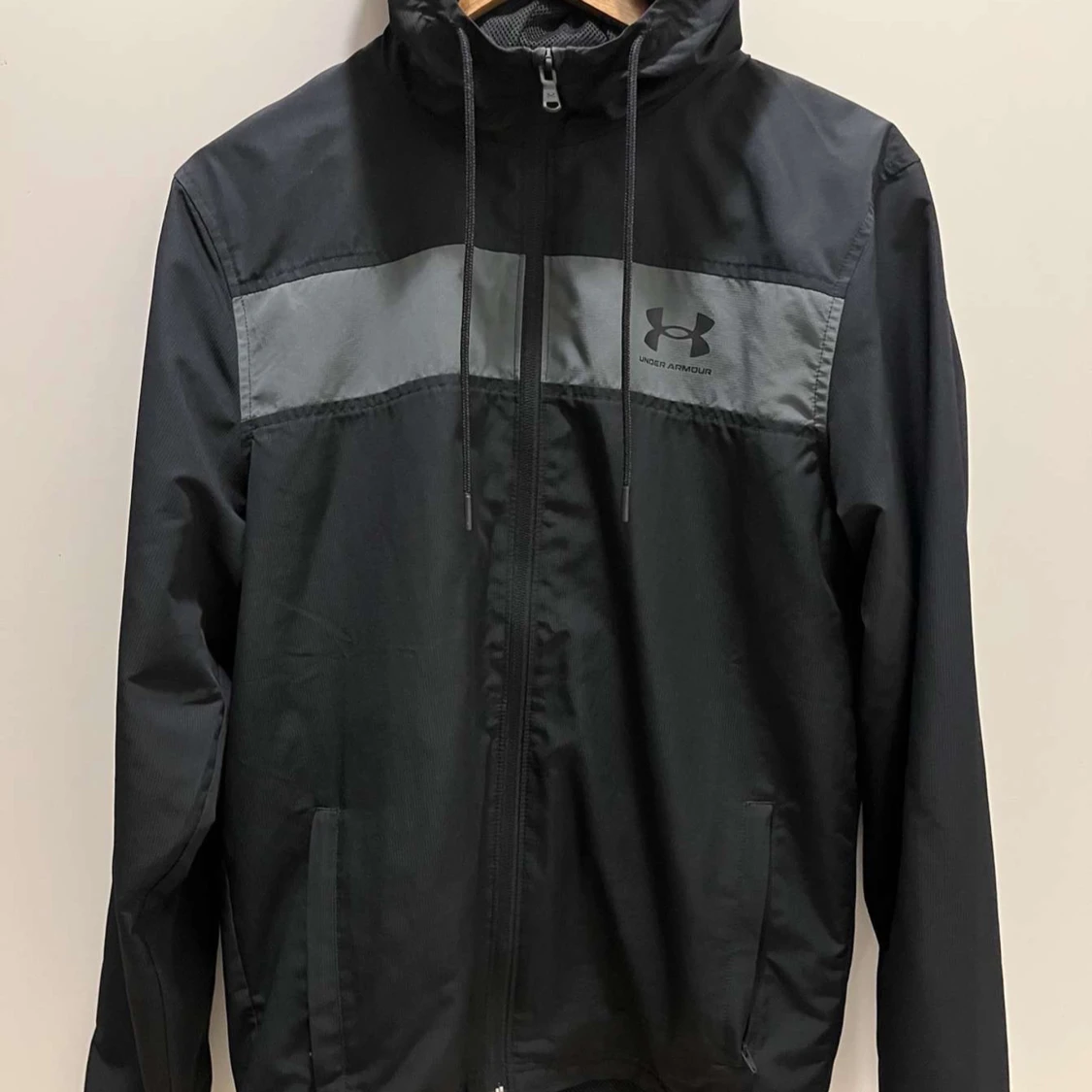 Svart vindjacka från Under Armour