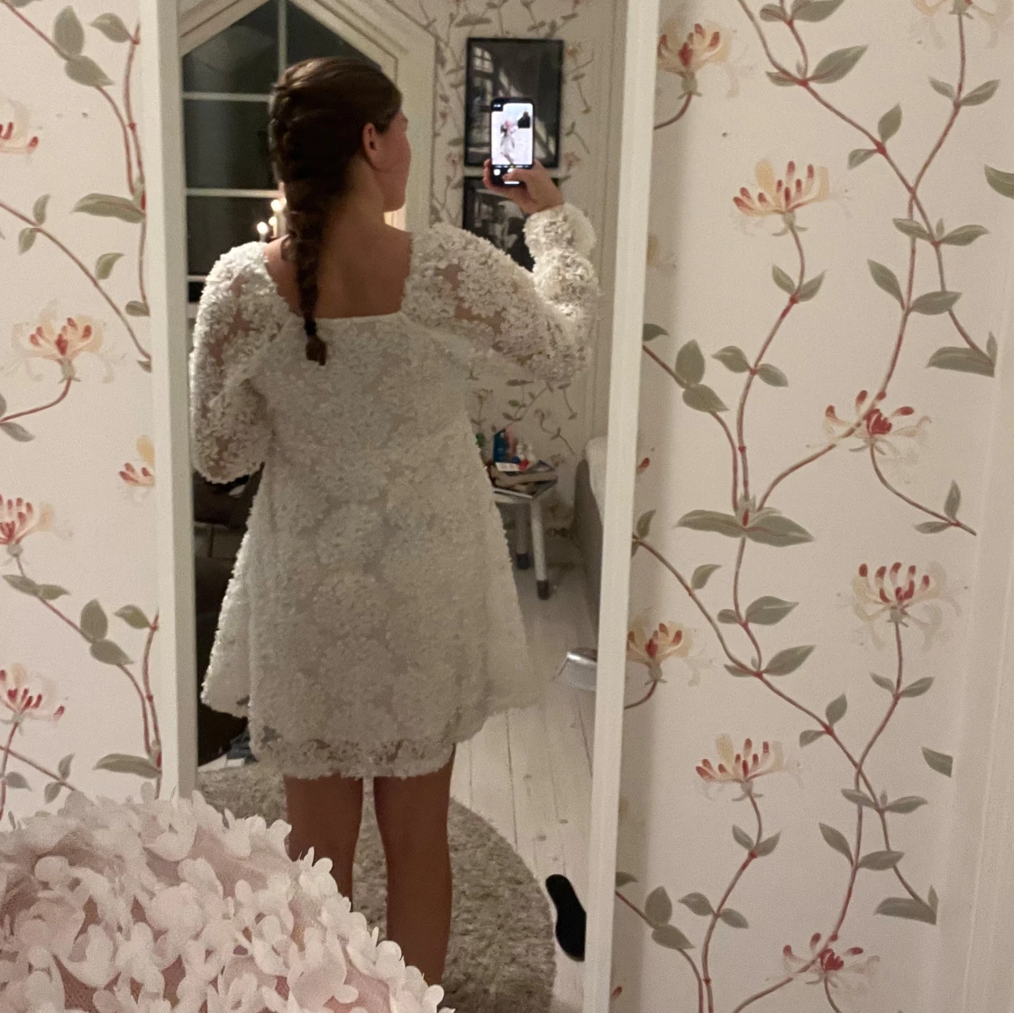 Vit blommig klänning - 92