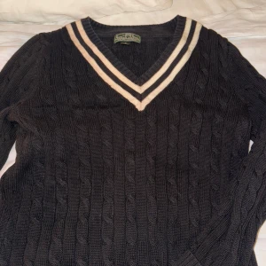 Ralph Lauren tröja  - Använd ett fåtal gånger, står XL men mer som en medium