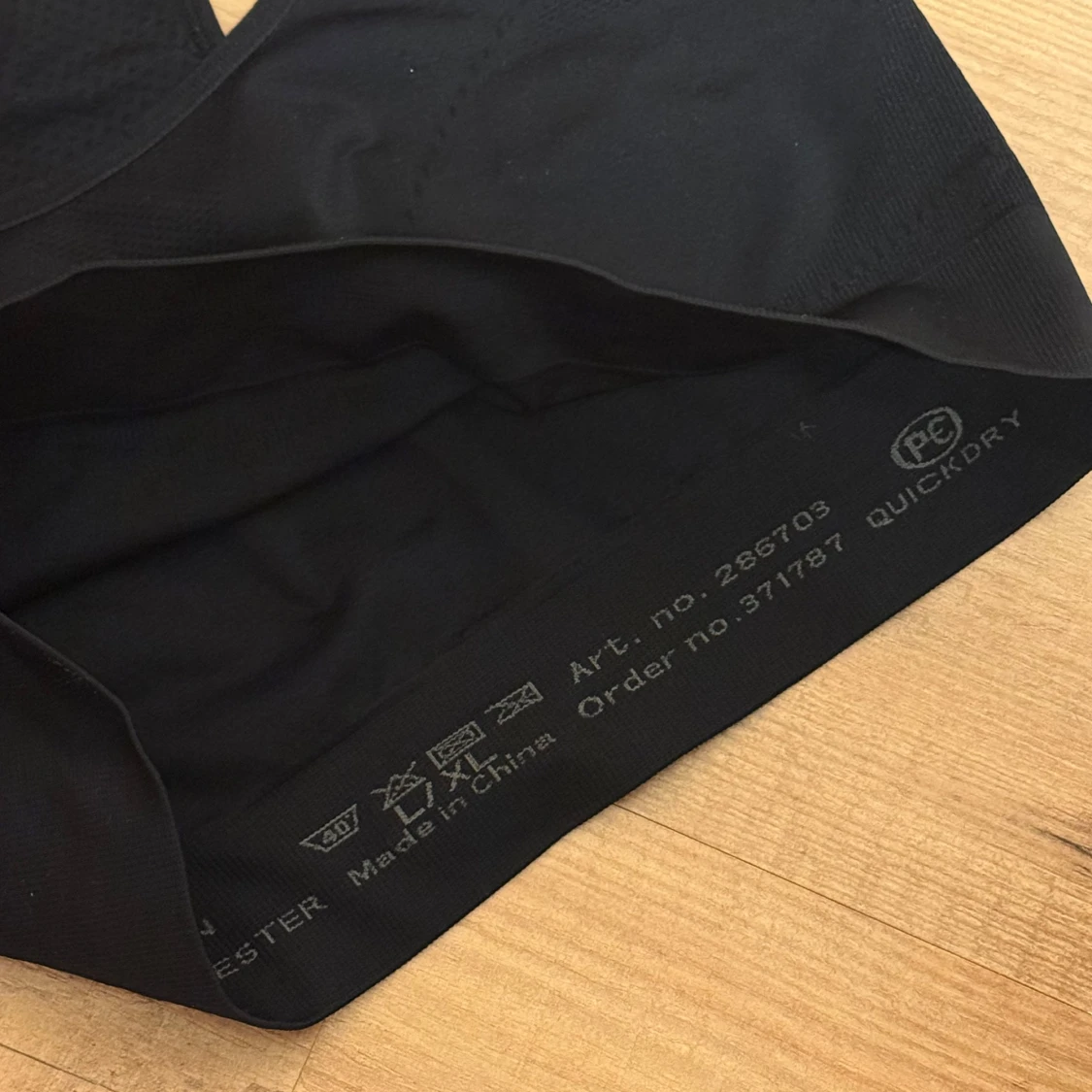 Svart sporttopp från Panos Emporio - 91