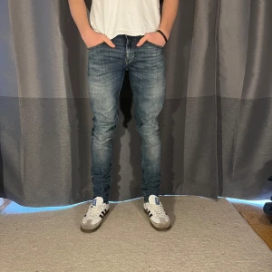 Tiger of Sweden jeans - Hej! Säljer detta riktigt schyssta paret jeans frpn Tiger of Sweden!| Modell: Slim| Nypris runt 1600kr, vårat pris 249kr! Storlek 31/34 men sitter mer som 31/32!|  Vid minsta fundering tveka inte att kontakta oss!| //JeansLabbet