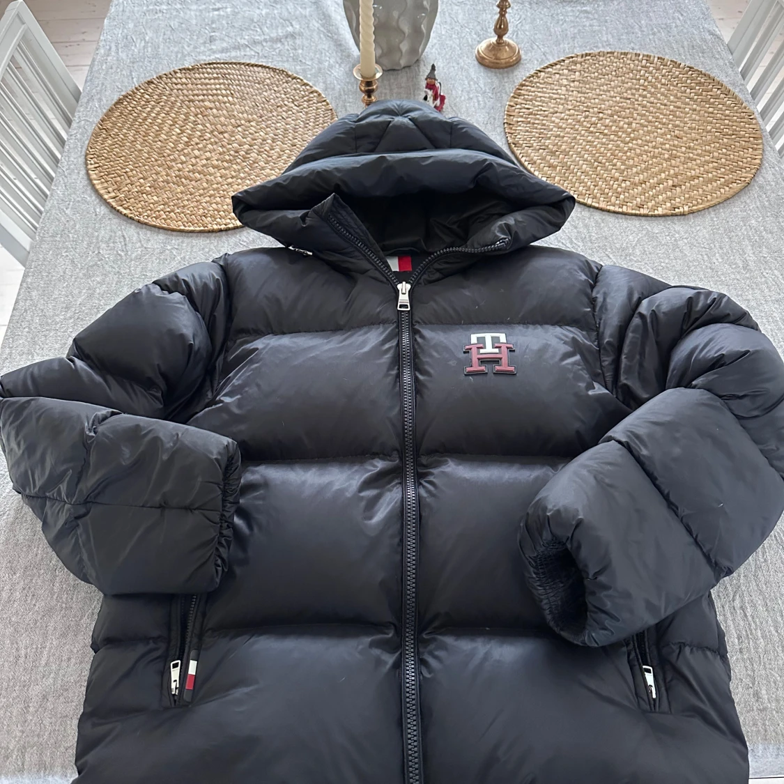 Svart pufferjacka från Tommy Hilfiger