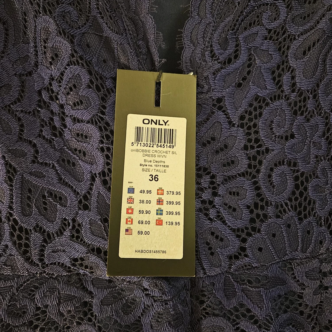 Mörkblå spetsklänning från Only - 91