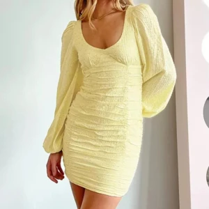 Klänning Nelly - Superfin klänning från Nelly, bara använd en gång! Slutsåld på hemsidan! Skriv vid frågor annars köp direkt💞