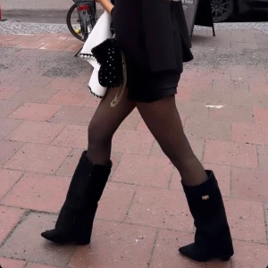 Boots - Säljer mina såå snygga boots då jag har fler likadana💕💕 Bra skick och är i st 37