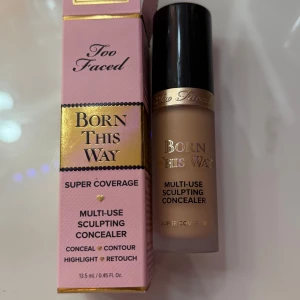 Too Faced Born This Way Concealer - Too Faced Born This Way Multi-Use Sculpting Concealer med supertäckning. Helt oanvänd, säljer då jag beställde fel färg. Den är i färgen nude.