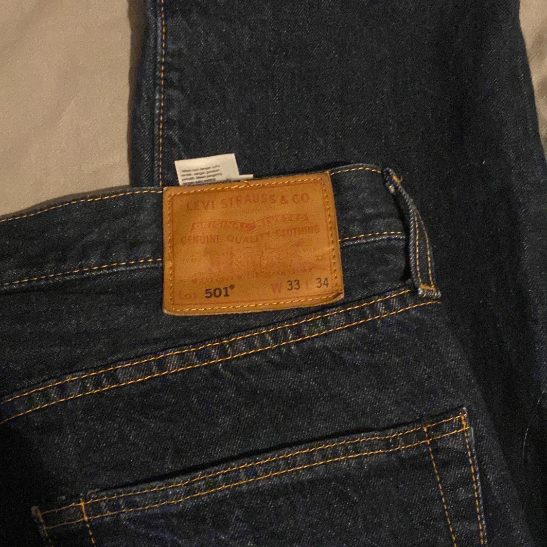 Mörkblå jeans från Levi's W33 L34 - 93
