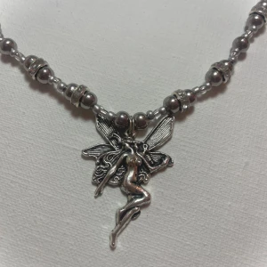 Halsband silver fe - Justerbart, handgjort halsband i kvalitetspärlor❣️