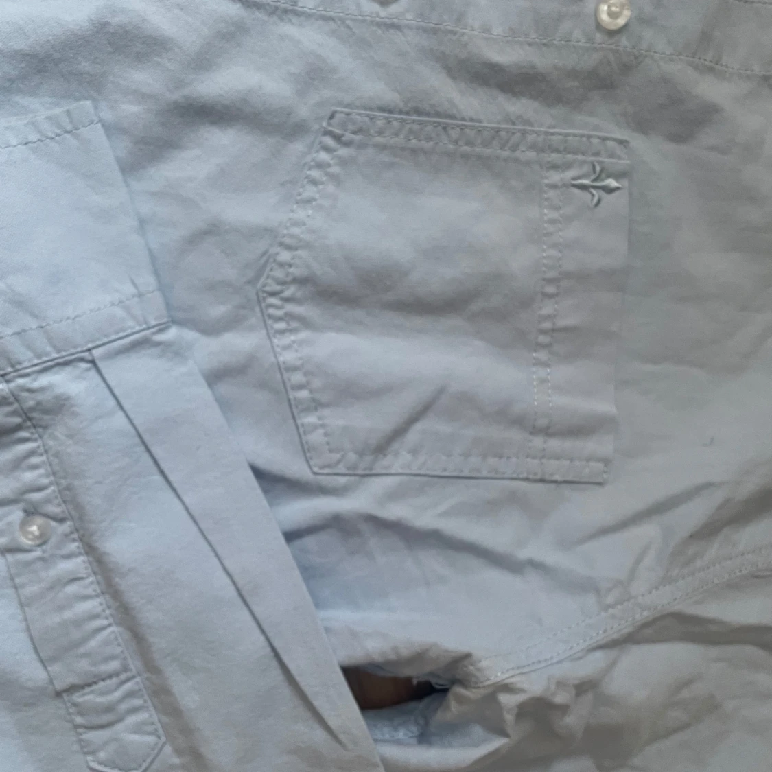 BUDA PRIS: Ljusblå skjorta med bröstficka - 90