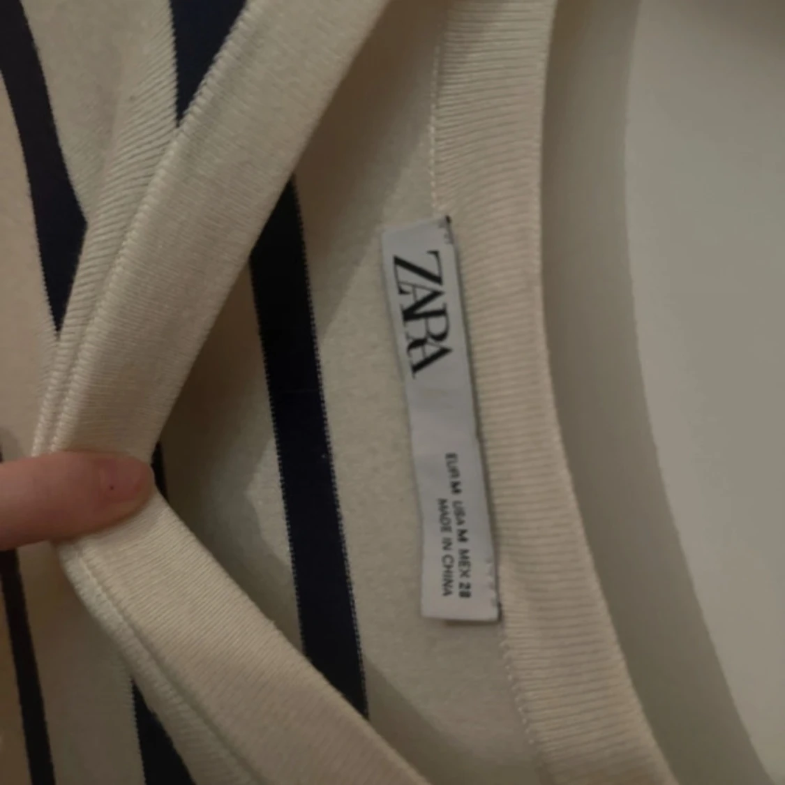 Randig kortärmad tröja från Zara - 90