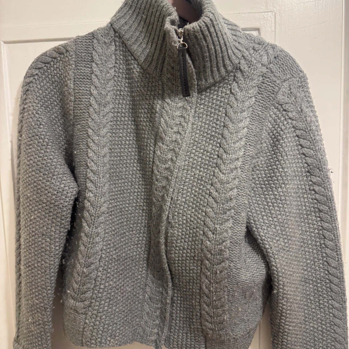 Grå stickad kofta/jacka från Malene Birger - 90