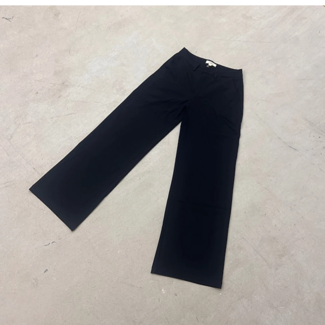 Svarta vida byxor - 92