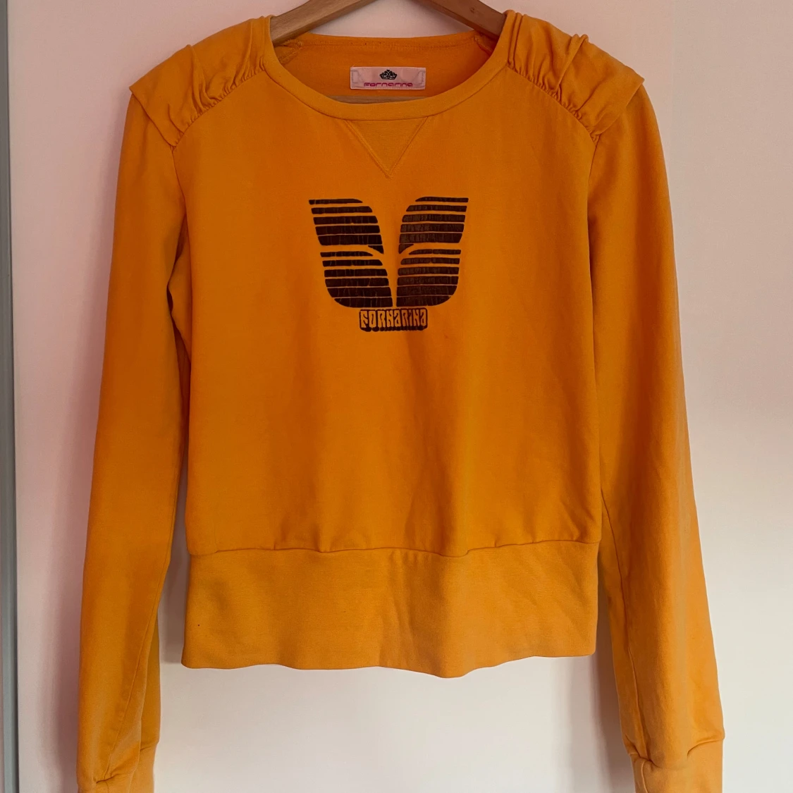 Gul långärmad tröja från Fornarina