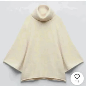 Beige trekvartärmad tröja från Zara - Säljer denna superfina trekvartsärmade tröjan ifrån Zara. Använts några gånger men i bra skick. Perfekt till vintern. Hör av er vid frågor 💗