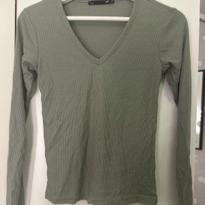 Grön tröja - Så skön grön tröja från lager 157🩷storlek xs