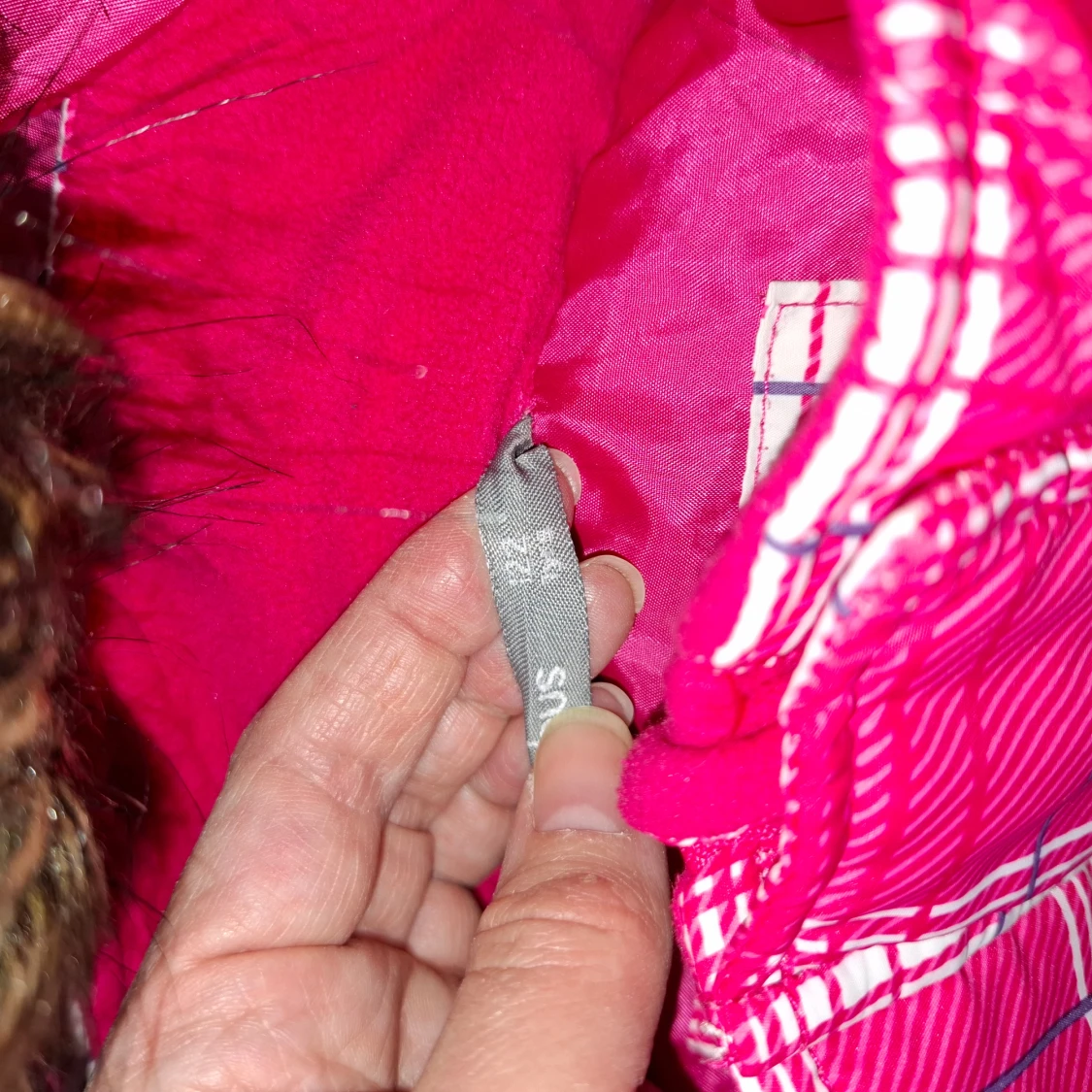 Rutig rosa vinterjacka avtagbar huva och päls Cubus  - 90