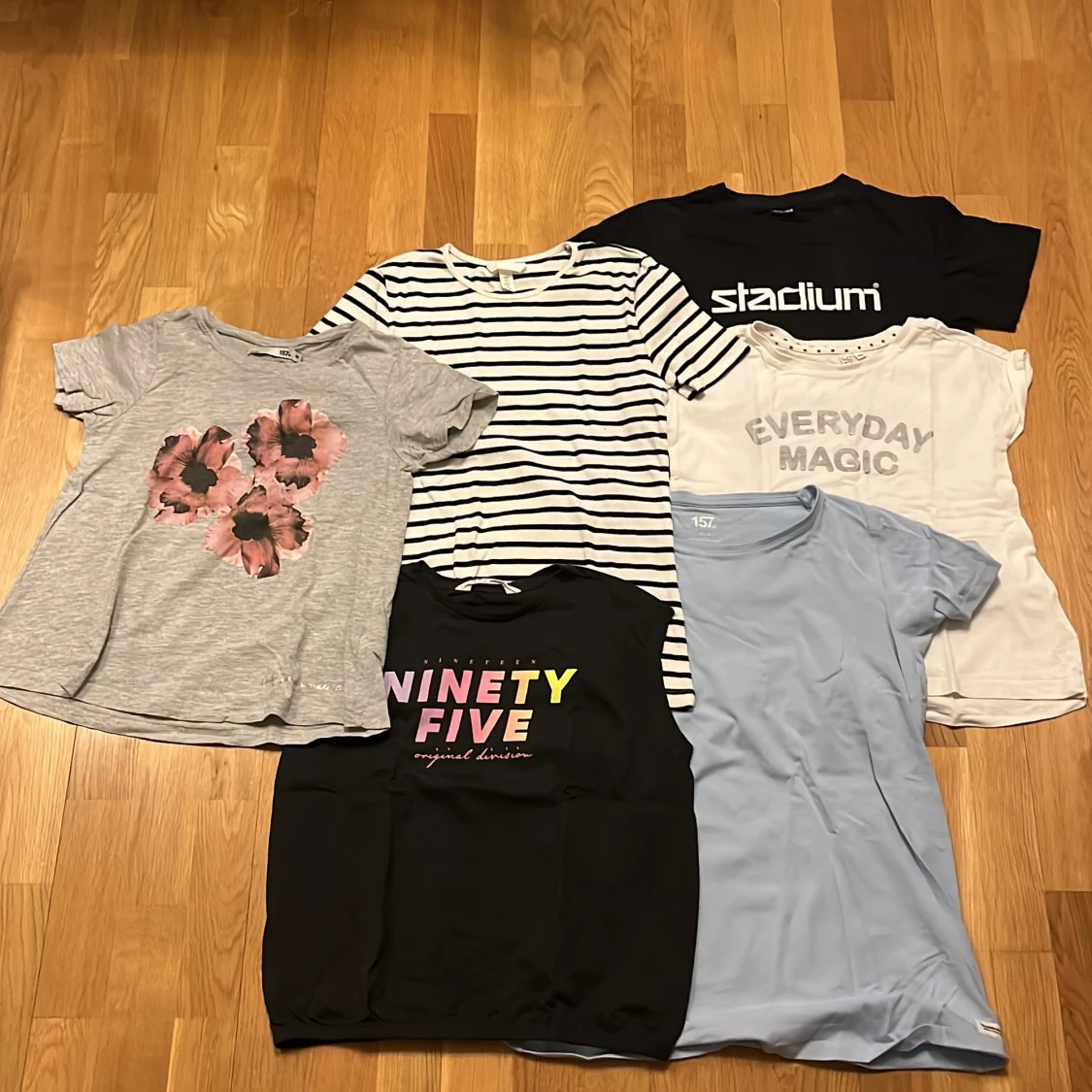 Samlingspaket med sex t-shirts