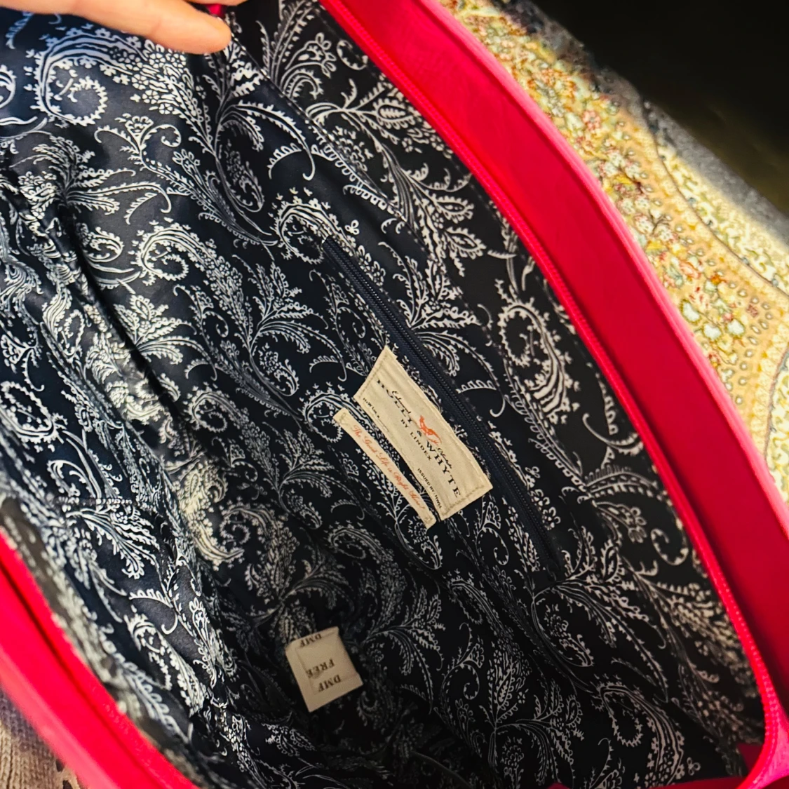 Rosa handväska med mönstrat foder - 91