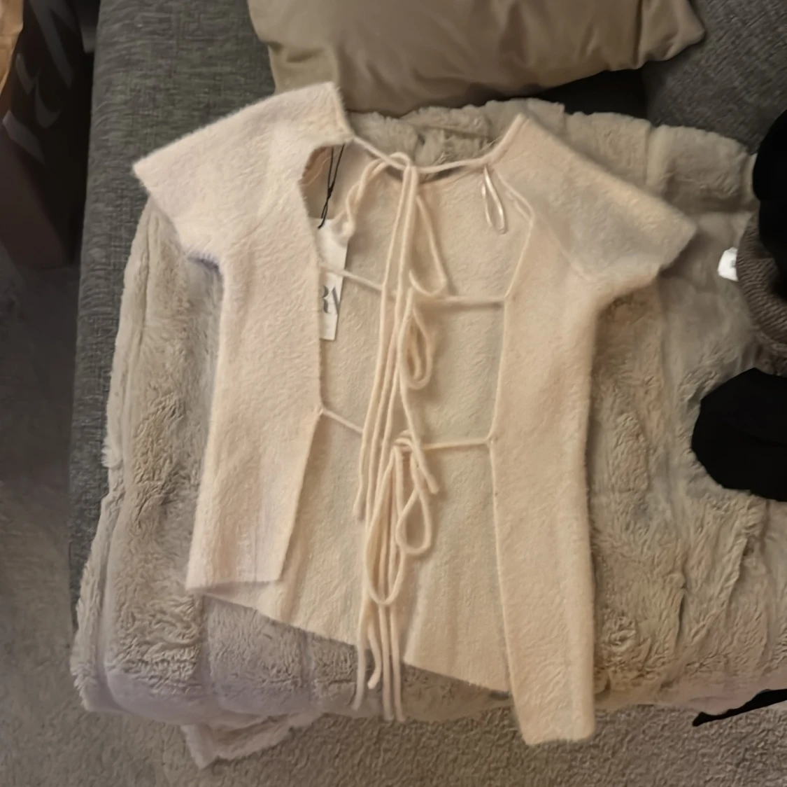 Beige stickad topp med snörning - 90