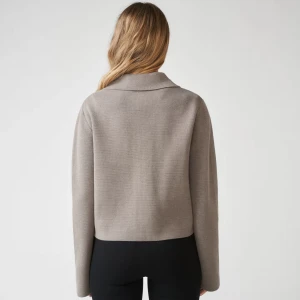 Beige cardigan - Använd 1 gång, nypris 600kr. Har även i mörkblå, skriv för egna bilder ⭐️