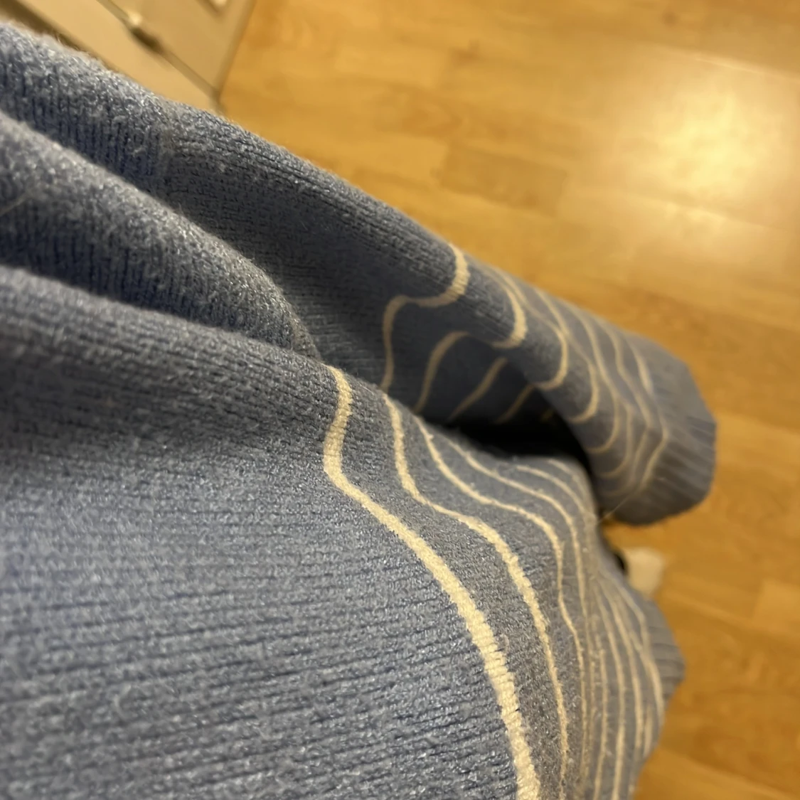 Blå randig stickad tröja - 91