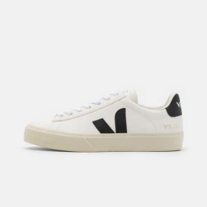  Veja sneakers - Såå fina vita sneakers från veja i modellen CAMPO. Endast använda fåtal gånger! Priset går att diskutera.
