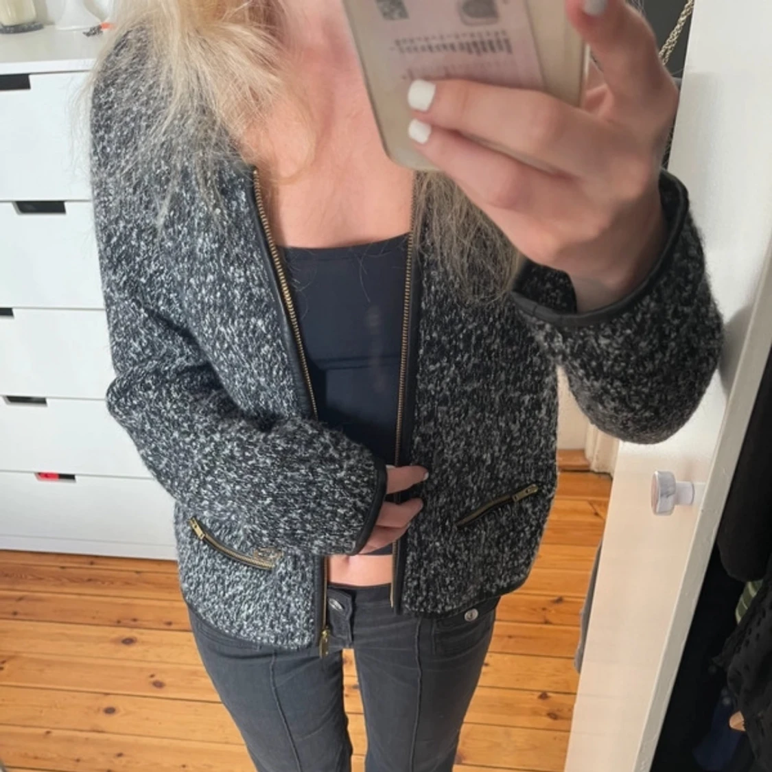 Grå stickad kofta med dragkedja - 90