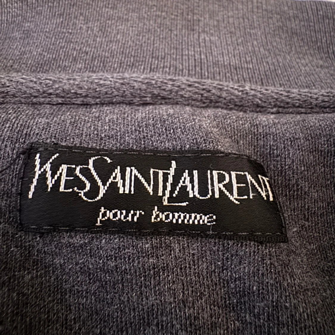 Grå randig tröja från Yves Saint Laurent - 93