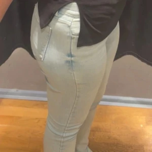 LTB fallon  - Lågmidjade ljusblå jeans från LTB, storlek 29/34 