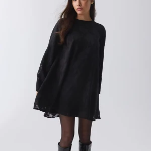 Klänning - Wide flowy floral dress från Ginatricot, oanvänd🤍