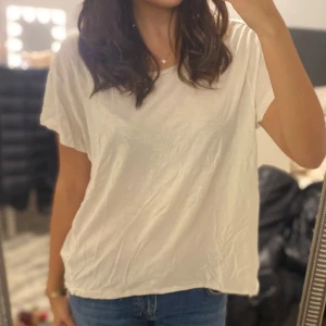 T-shirt - Vit t-shirt från H&M❤️