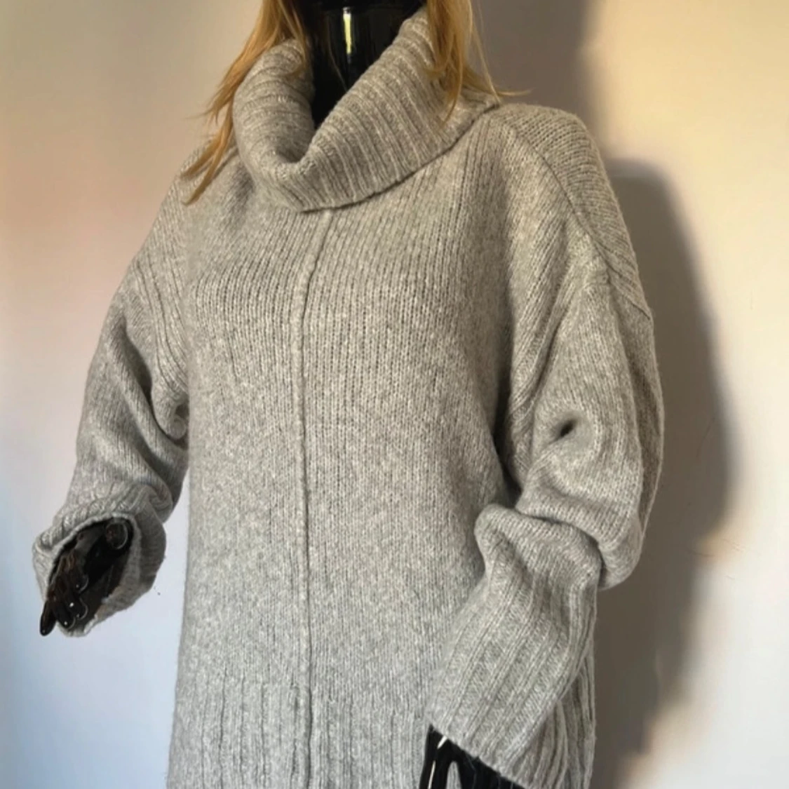 Grå stickad polotröja från Dunnes