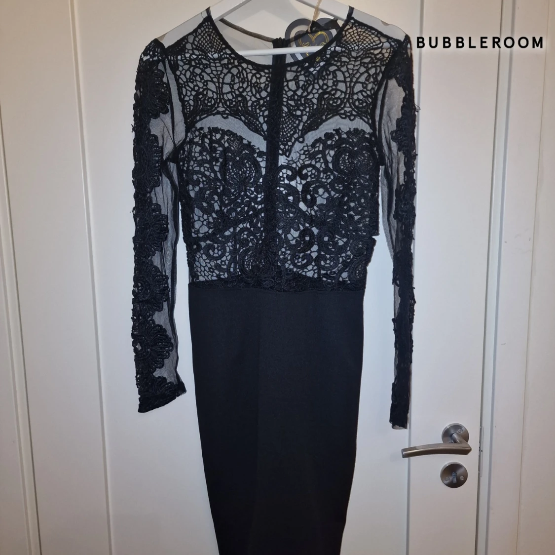 Svart spetsklänning från Bubbleroom