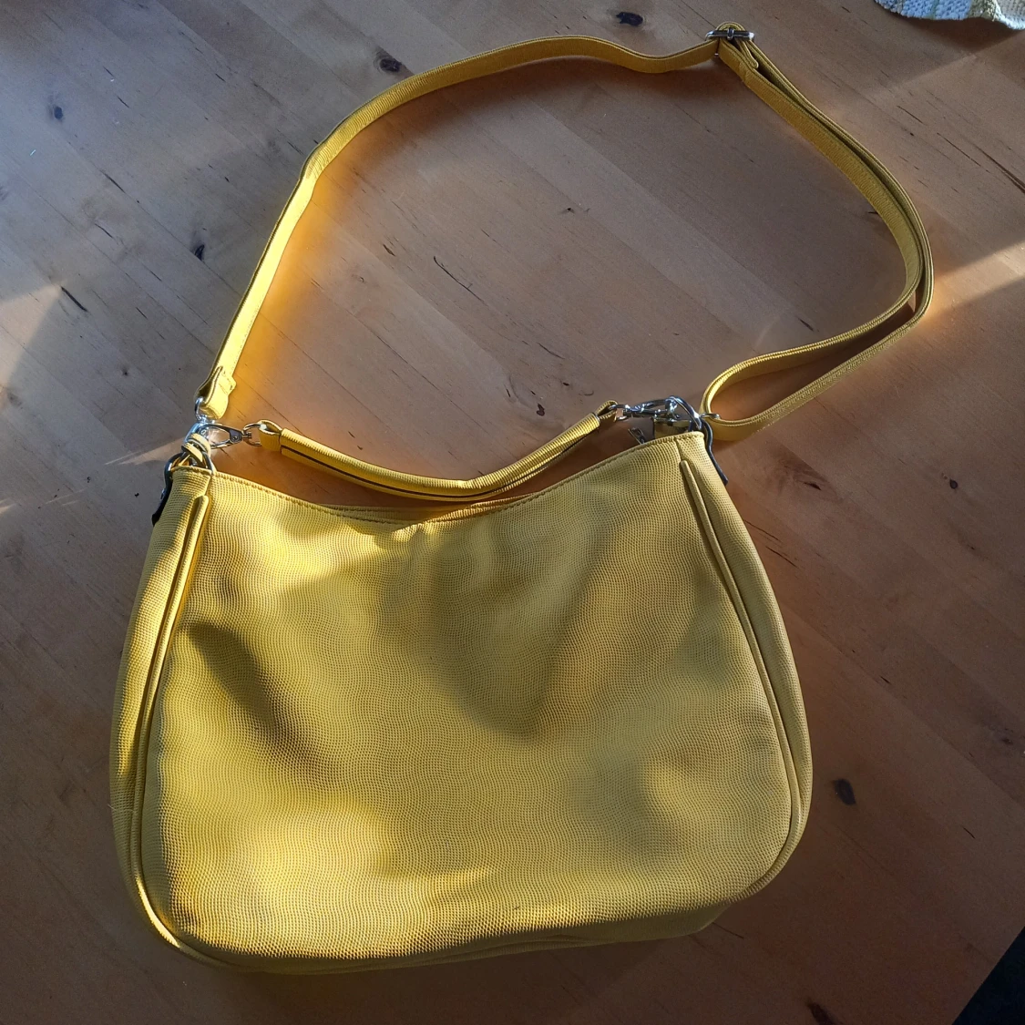 Gul axelväska - 90