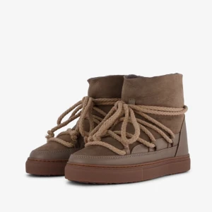 Byter inuikii skor - Hejjj, byter mina inuikii skor mot ett par gröna, mina är i ett jättebra skick och använda få, byter mor endast samma storlek så 41❤️