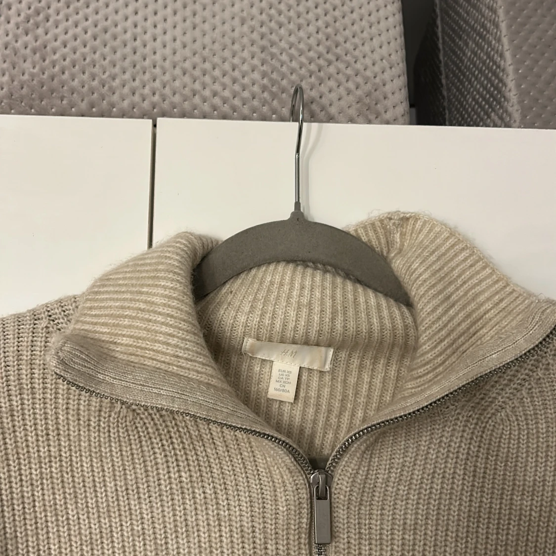 Beige stickad tröja med dragkedja - 91