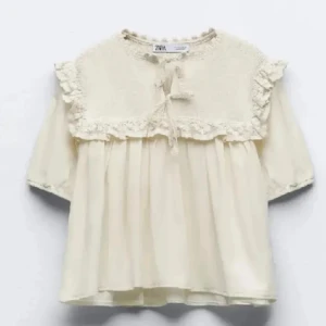 Virkad blus ifrån zara - Fin blus ifrån zara! Den är i bra skick och jättefin