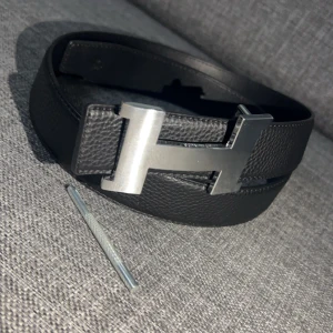 Bälte  - Stl 105 fast pris / skickar inom 24h/  