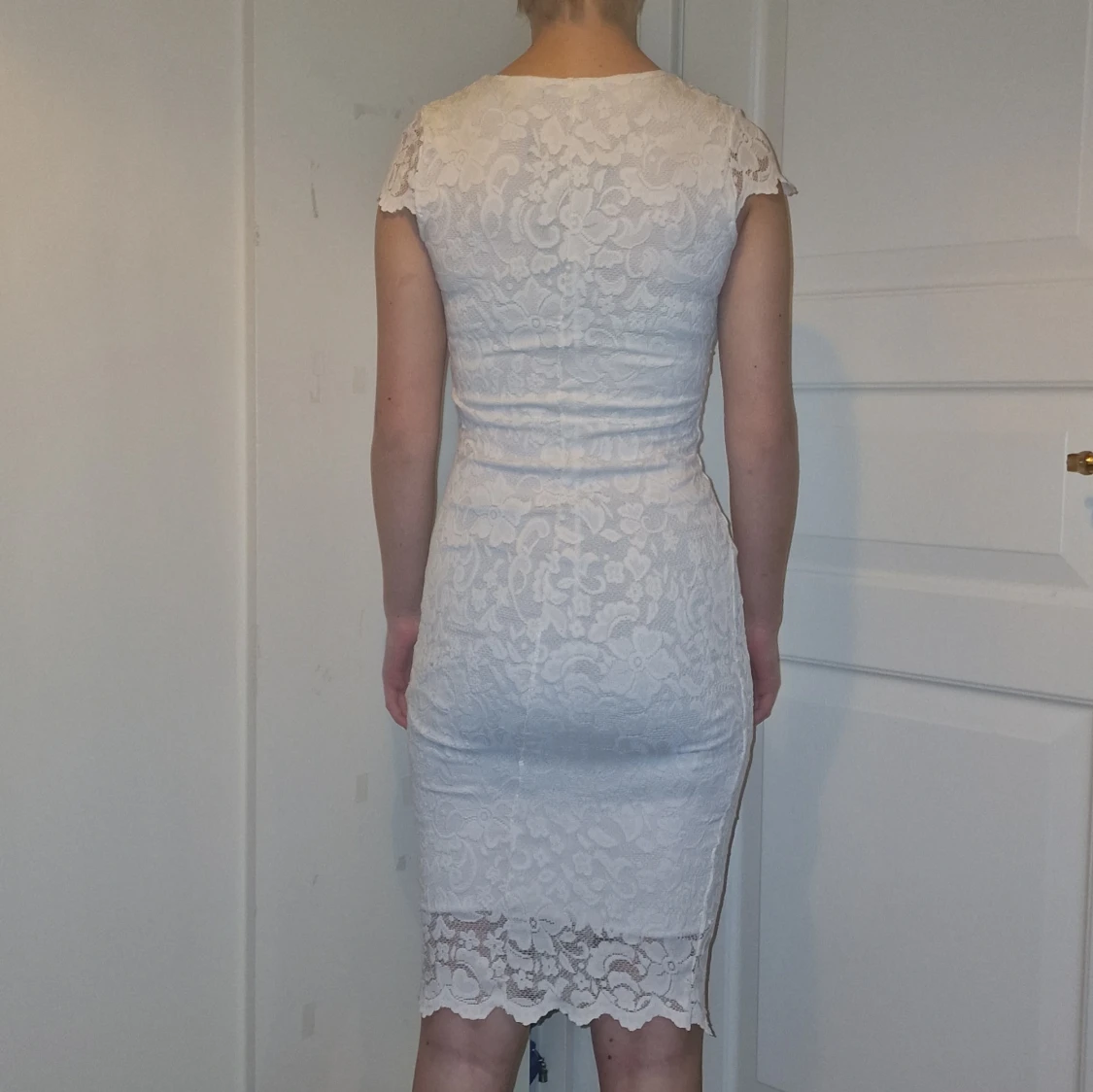 Vit spetsklänning - 91