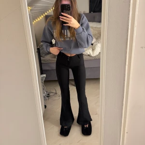 Kostym byxor  - Storlek XS, aldrig använda då dem är för små för mig, pris 300:- vid frågor kontakta mig 🫶🏽