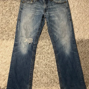 True religion jeans  - Vintage true religion jeans  Mått: Midja 42cm  Längd 104cm Bredd 31cm Benöppning 22cm