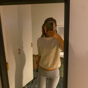 Stickad tröja - Använd några gånger, jätte mysig till höst och vinter❤️ 