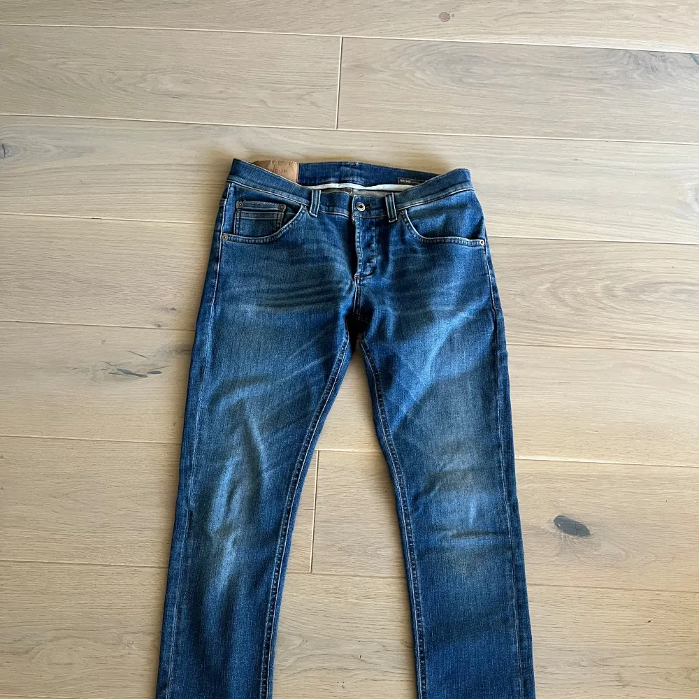 | Dondup jeans i modellen ritchie | Som nya | Storlek 30 | Passar dig mellan ca 168-176 cm | Modellen på bilden är 176cm | Tveka inte på att skriva om du har frågor eller funderingar💫. Jeans & Byxor.